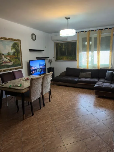 Tirane, jepet me qera apartament 2+1 Kati 4, 103 m² 700 € (21 Dhjetori)