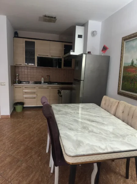 Tirane, jepet me qera apartament 2+1 Kati 4, 103 m² 700 € (21 Dhjetori)