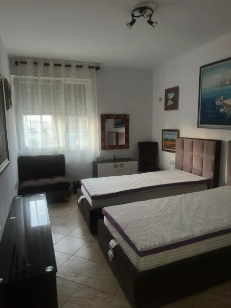 Tirane, jepet me qera apartament 2+1 Kati 4, 103 m² 700 € (21 Dhjetori)