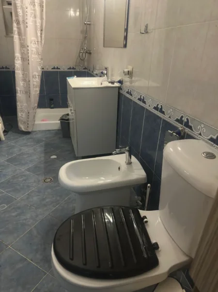 Tirane, jepet me qera apartament 2+1 Kati 4, 103 m² 700 € (21 Dhjetori)