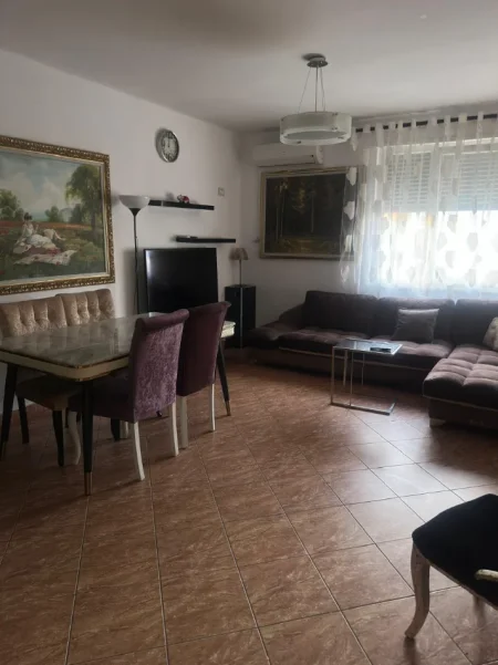 Tirane, jepet me qera apartament 2+1 Kati 4, 103 m² 700 € (21 Dhjetori)