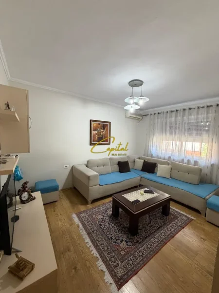 Tirane, jepet me qera apartament 1+1 Kati 2, 60 m² 460 € (SHKOLLA E BASHKUAR)