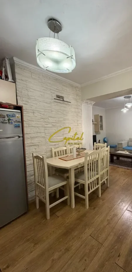 Tirane, jepet me qera apartament 1+1 Kati 2, 60 m² 460 € (SHKOLLA E BASHKUAR)