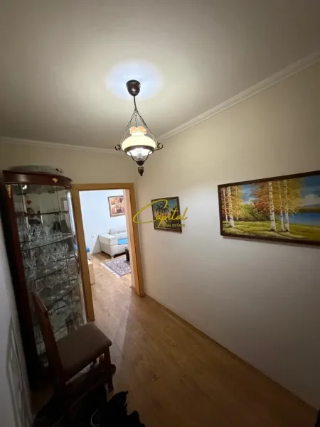 Tirane, jepet me qera apartament 1+1 Kati 2, 60 m² 460 € (SHKOLLA E BASHKUAR)