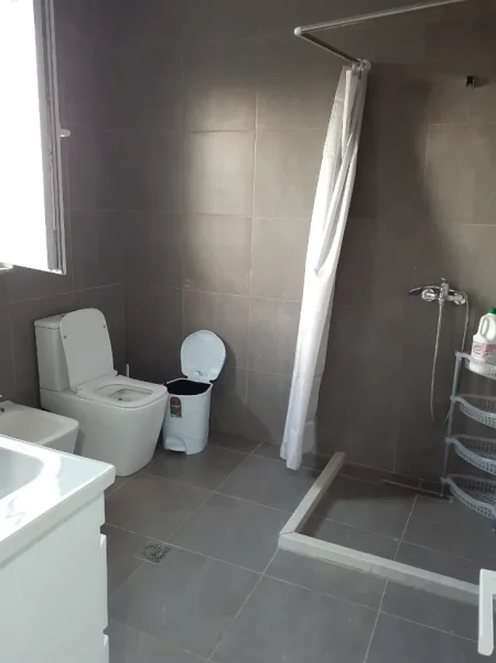 Tirane, jepet me qera apartament 3+1 Kati 3, 115 m² 550 € (vilat gjermane)