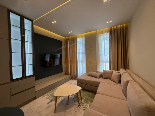 Tirane, jepet me qera apartament 1+1+Ballkon Kati 5, 63 m² 800 € (Komuna e Parisit)