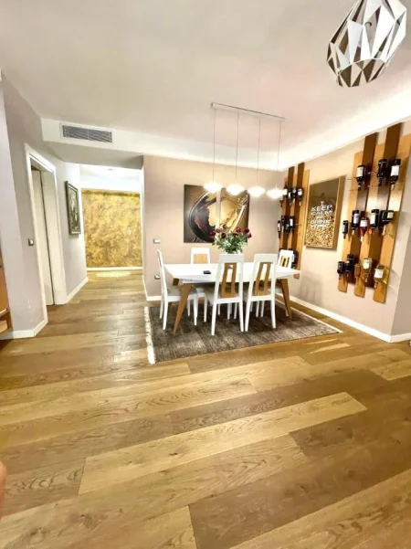shitet apartament 3+1 , 230 m² (Kopshti Zoologjik)