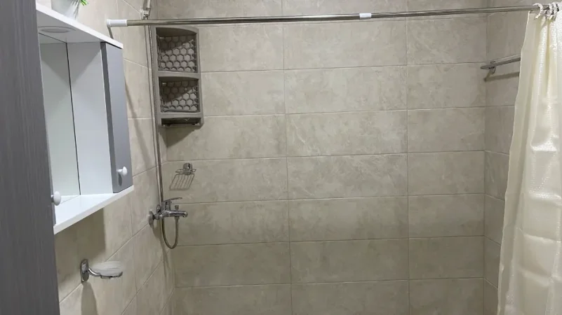 Tirane, jepet me qera apartament 2+1+Ballkon Kati 5, 100 m² 550 € (5 Maji)