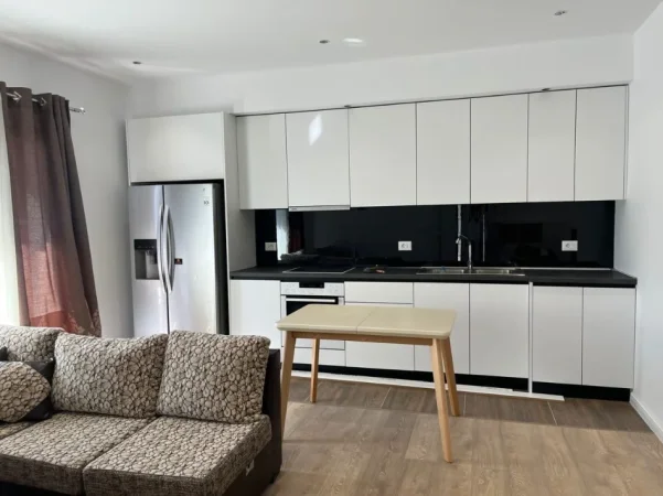 Tirane, jepet me qera apartament 2+1 Kati 1, (5 MAJI)