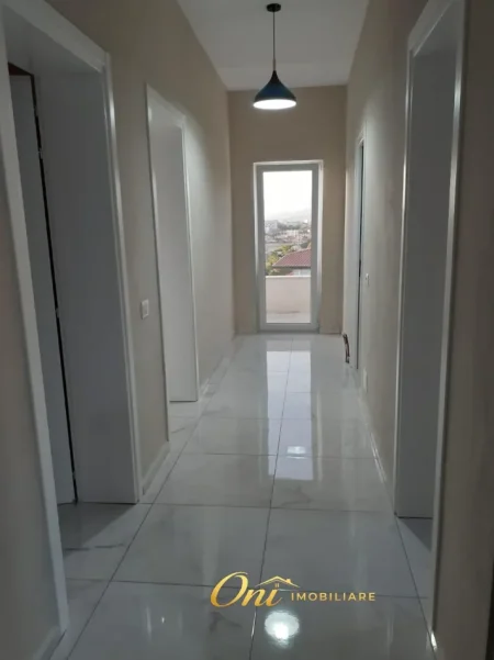 Tirane, jepet me qera apartament 3+1 Kati 3, 115 m² 550 € (PRANE EKONOMIKUT)