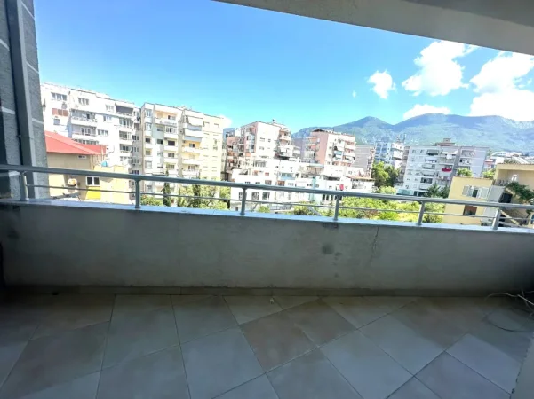 Tirane, jepet me qera apartament 2+1+Ballkon , 110 m² 550 € 