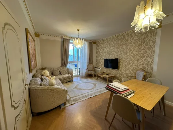 Tirane, jepet me qera apartament 1+1 Kati 9, 70 m² 650 € (Komuna e Parisit)