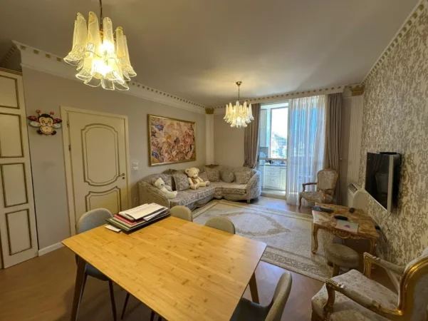 Tirane, jepet me qera apartament 1+1 Kati 9, 70 m² 650 € (Komuna e Parisit)
