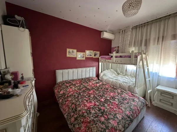 Tirane, jepet me qera apartament 1+1 Kati 9, 70 m² 650 € (Komuna e Parisit)