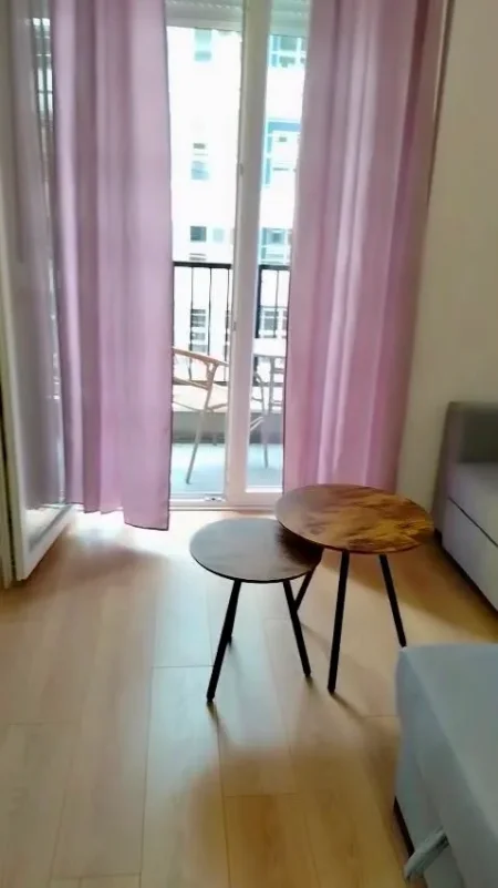Tirane, jepet me qera apartament 1+1+Ballkon Kati 3, 400 € (Univers City)