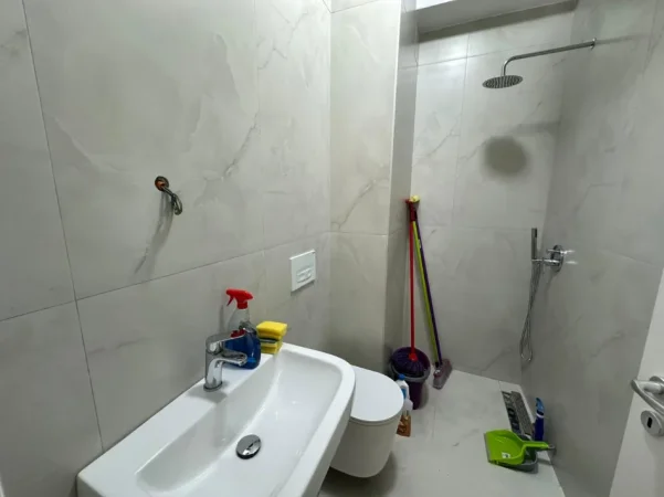 Tirane, jepet me qera apartament 1+1 Kati 2, 50 m² 400 € (Ali Demi)