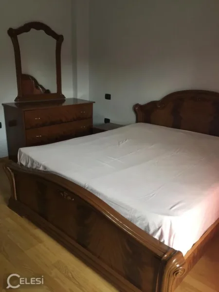 Tirane, jepet me qera apartament 3+1 Kati 4, 120 m² 600 € (Rruga Maksim Artioli , qyteti Studenti)