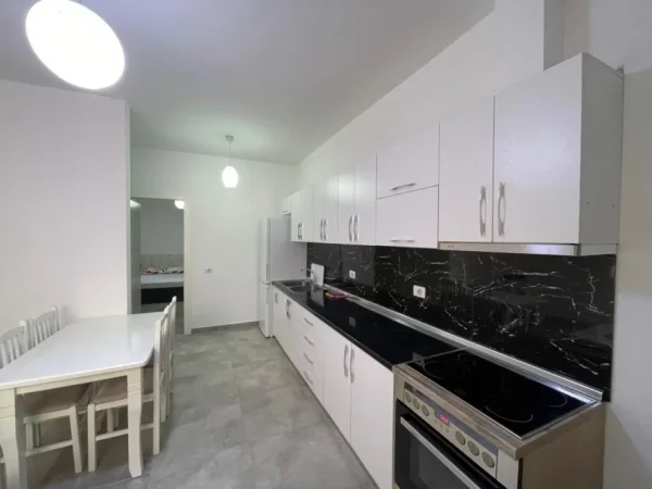 Tirane, jepet me qera apartament 1+1 Kati 1, 60 m² 400 € (Sauk)