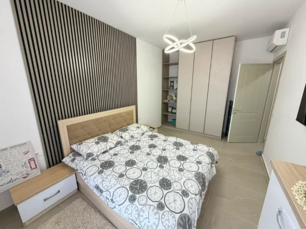 Tirane, jepet me qera apartament 1+1 Kati 5, (jordan misja)