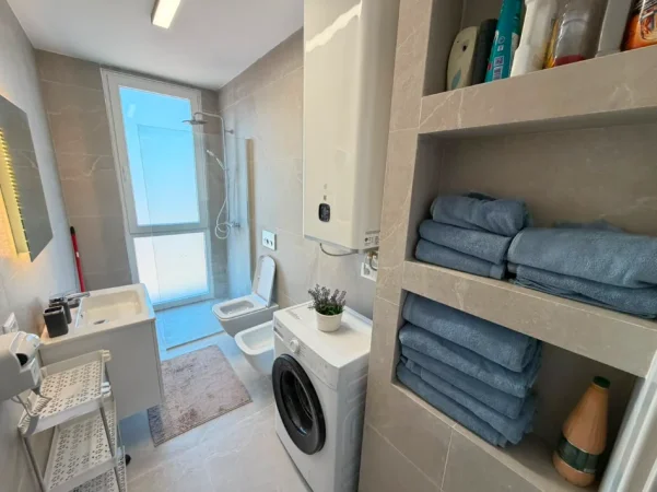 Tirane, jepet me qera apartament 1+1 Kati 5, (jordan misja)