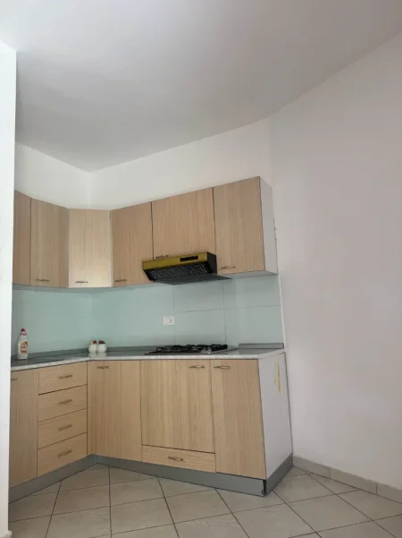 Shengjin, jepet me qera apartament ne plazh 1+1+Aneks+Ballkon Kati 7, 70 m² (Rruga Fran Ivanaj 03140020, Kompleksi Ermiri)