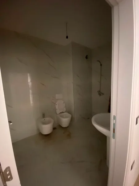 Tirane, jepet me qera apartament 1+1+ Post Parkimi,  Kati 2, 60 m² 580 € (Jordan Misja)