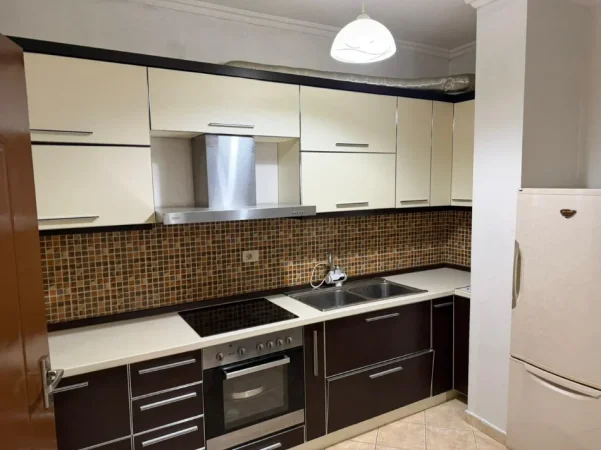 Tirane, jepet me qera apartament 1+1+Ballkon Kati 5, 63 m² 400 € (Astir)