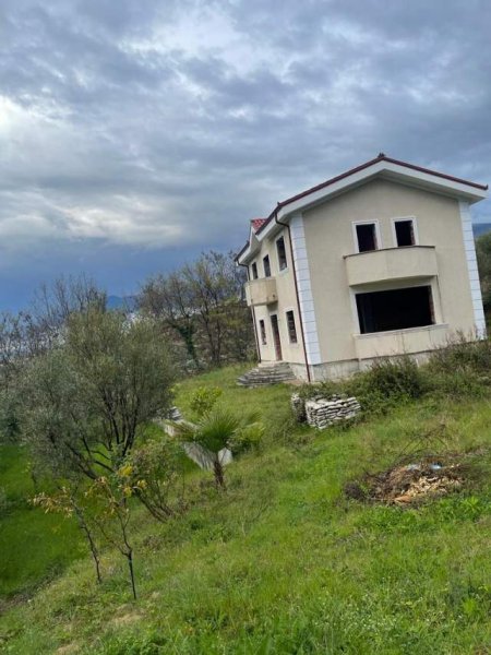Tirane, shitet Vile 2 Katshe Kati 2, 300 m² 300.000 Euro (Mullet)