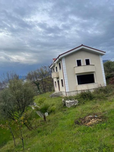 Tirane, shitet Vile 2 Katshe Kati 2, 300 m² 300.000 Euro (Mullet)