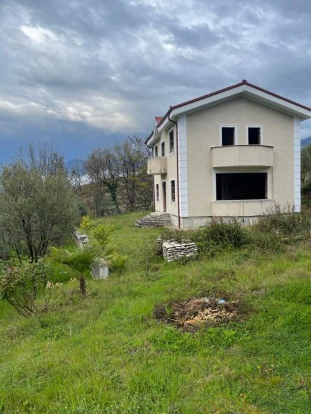 Tirane, shitet Vile 2 Katshe Kati 2, 300 m² 300.000 Euro (Mullet)