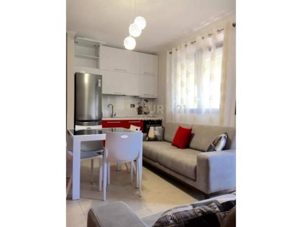 Tirane, jepet me qera Penthouse 1+1+BLK Kati 2, 85 m² 500 Euro