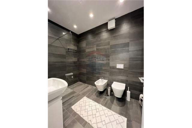 Tirane, jepet me qera apartament 2+1+A+BLK Kati 3, 116 m² 1 Euro (Rr. Kavajes)