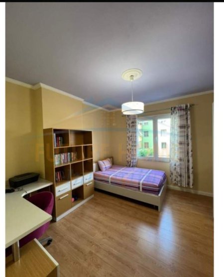 Tirane, jepet me qera apartament 2+1 Kati 1, 102 m² 800 Euro (Pazari i Ri, pranë Lincoln Center.)