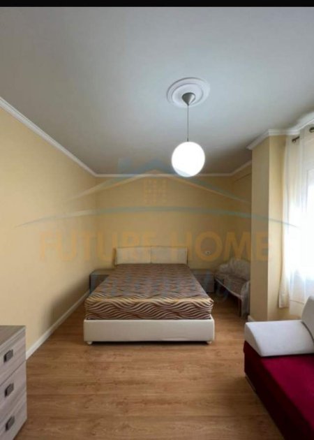 Tirane, jepet me qera apartament 2+1 Kati 1, 102 m² 800 Euro (Pazari i Ri, pranë Lincoln Center.)