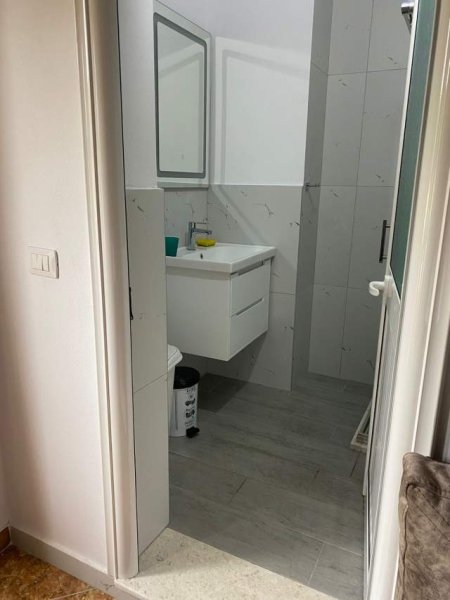 Tirane, jepet me qera apartament 1+1 Kati 3, 30 m² 20.000 Leke (Shkoze)