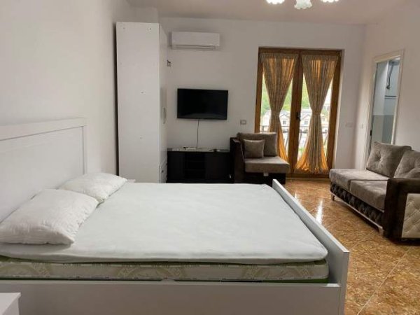 Tirane, jepet me qera apartament 1+1 Kati 3, 30 m² 20.000 Leke (Shkoze)