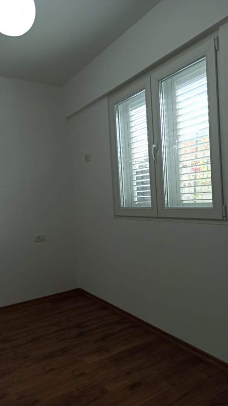 Tirane, jepet me qera apartament Kati 1, 72 m² 35.000 Leke (Ish Dogana prane Syri TV)