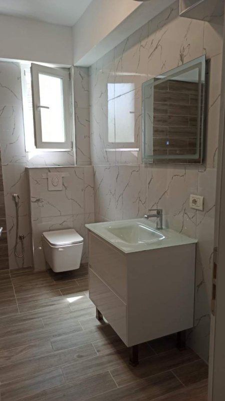 Tirane, jepet me qera apartament Kati 1, 72 m² 35.000 Leke (Ish Dogana prane Syri TV)