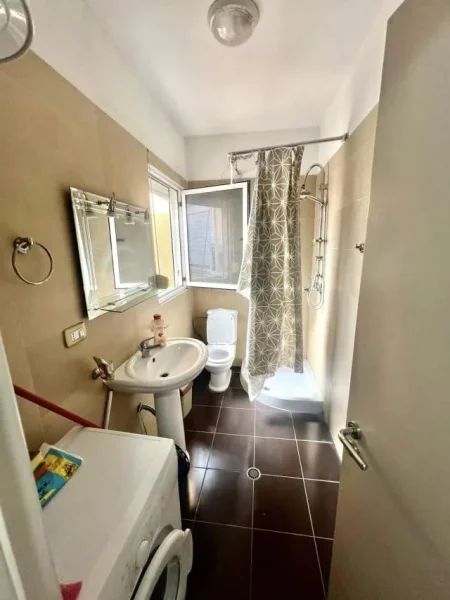Tirane, jepet me qera apartament 1+1 95 m² 500 Euro (Pazari i Ri, Sheshi Avni Rustemi)