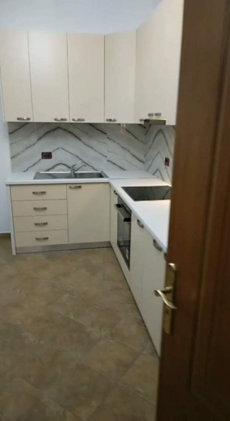 Tirane, jepet me qera apartament 2+1 Kati 3, 120 m² 500 Euro (Selite)