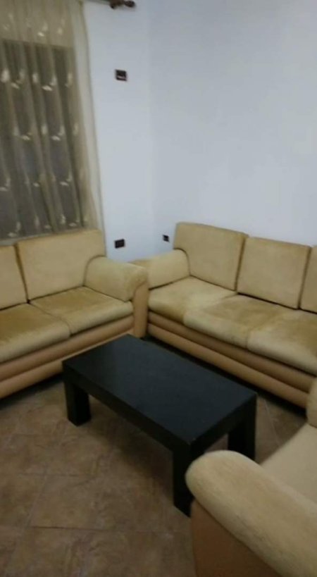 Tirane, jepet me qera apartament 2+1 Kati 3, 120 m² 500 Euro (Selite)