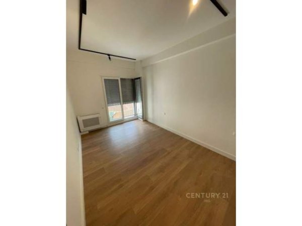 Tirane, jepet me qera apartament 100 m² 750 Euro (dibres)