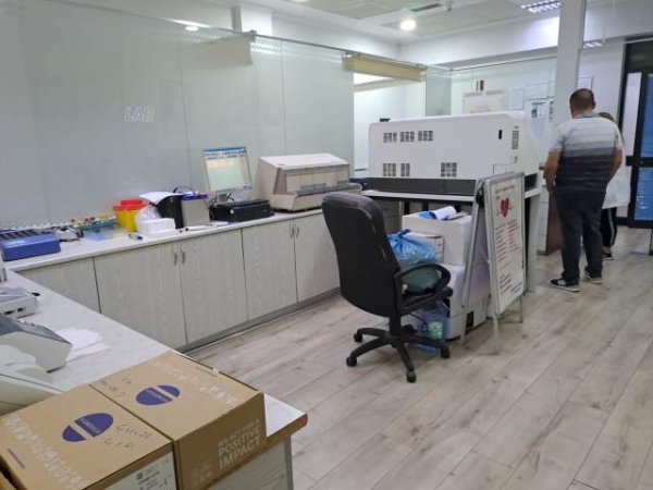 Tirane, jepet me qera ambjent biznesi Kati 2, 60 m² 600 Euro (Bul Gjergj Fishta)