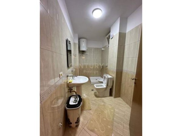 Tirane, jepet me qera apartament Kati 9, 100 m² 800 Euro