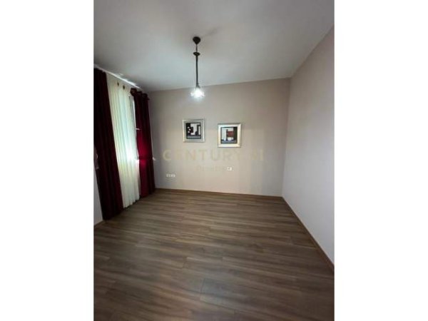 Tirane, jepet me qera apartament Kati 9, 100 m² 800 Euro