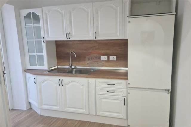Tirane, jepet me qera apartament 500 Euro