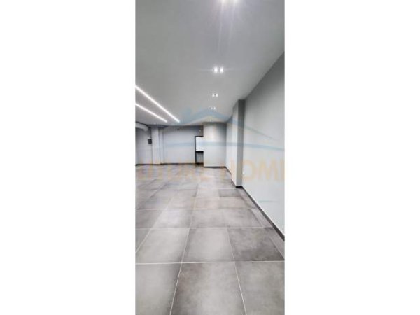 Tirane, jepet me qera garsonier 1+1 Kati 1, 650 Euro