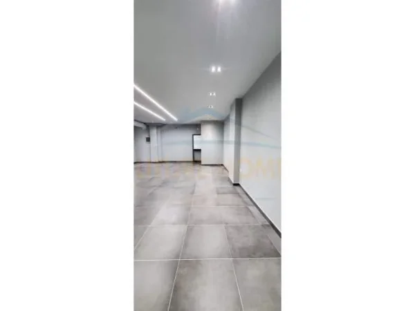 Tirane, jepet me qera garsonier 1+1 Kati 1, 650 Euro