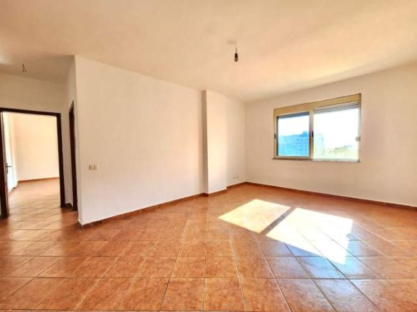 SHITET: 2+1 Me Ballkon Të Madhë 📍 Durrës 1 Min Larg Detit Dhe Në Rrugë Kryesore | Kati 5 ,Pllt V. 2003 Me Ashensor ||  CMIMI: 85,000 Euro****