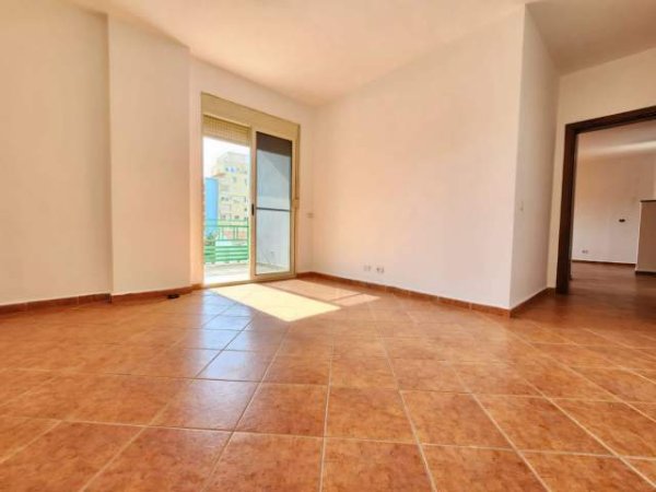 SHITET: 2+1 Me Ballkon Të Madhë 📍 Durrës 1 Min Larg Detit Dhe Në Rrugë Kryesore | Kati 5 ,Pllt V. 2003 Me Ashensor ||  CMIMI: 85,000 Euro****